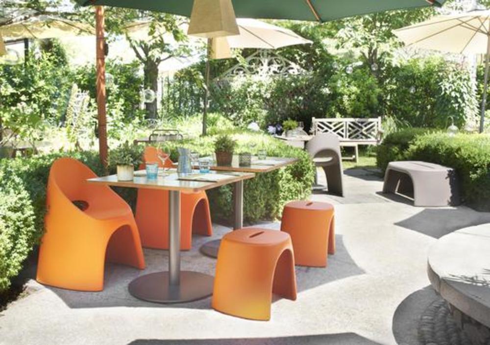 Tabouret d'extérieur moderne et empilable 3