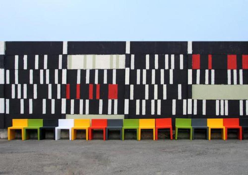 Chaise style cubique colorée et légère 2