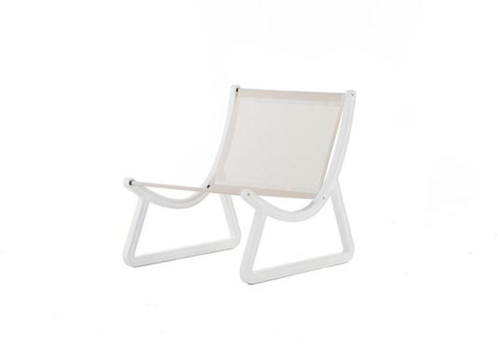 Chaise basse en tissu tendu sur structure  2