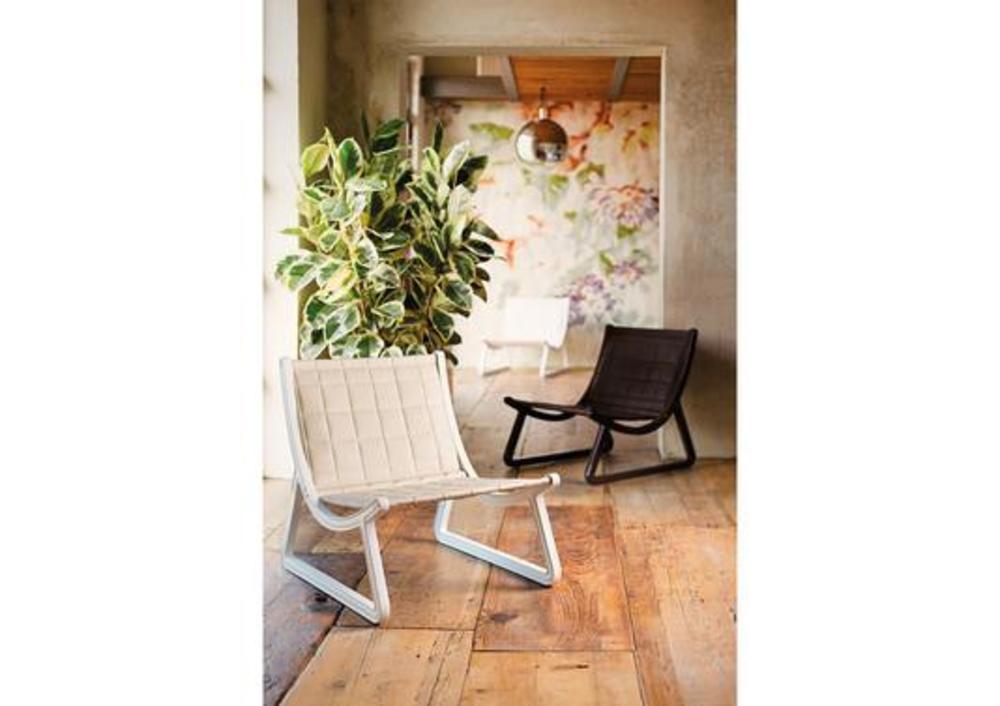 Chaise basse en tissu tendu sur structure  3