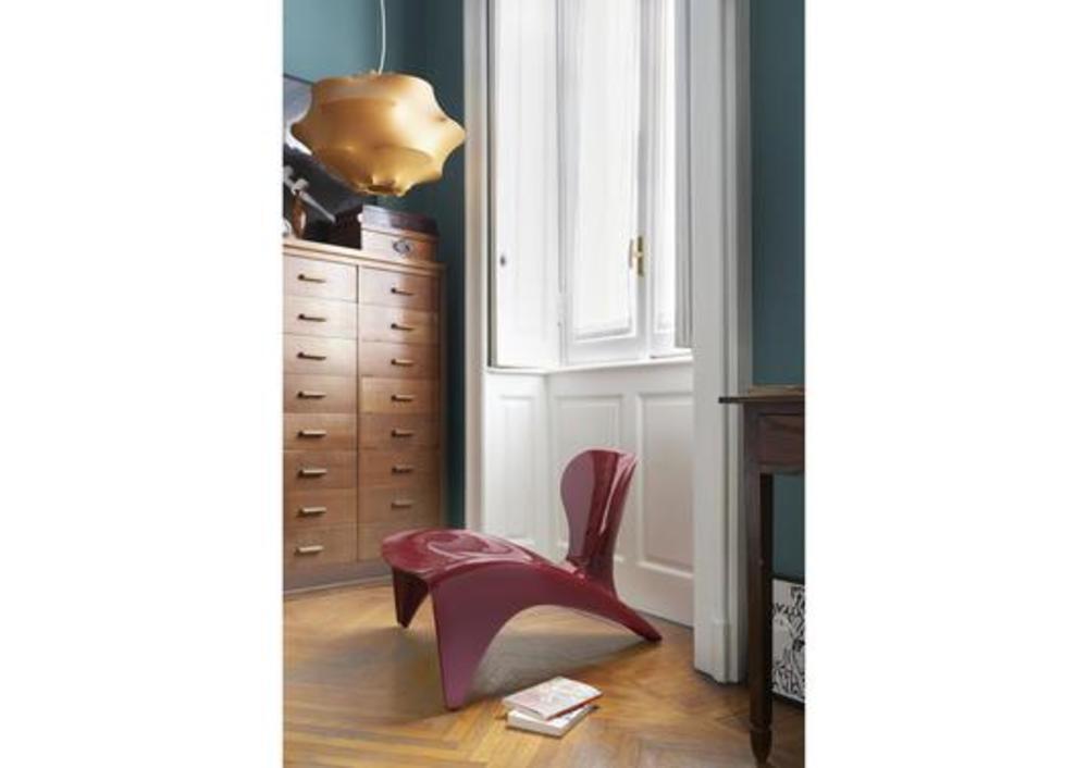 Fauteuil bas à l'assise large et au dossier étroit 3