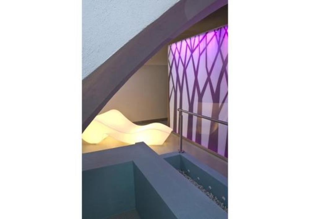 Chaise longue en forme de sifflet 2