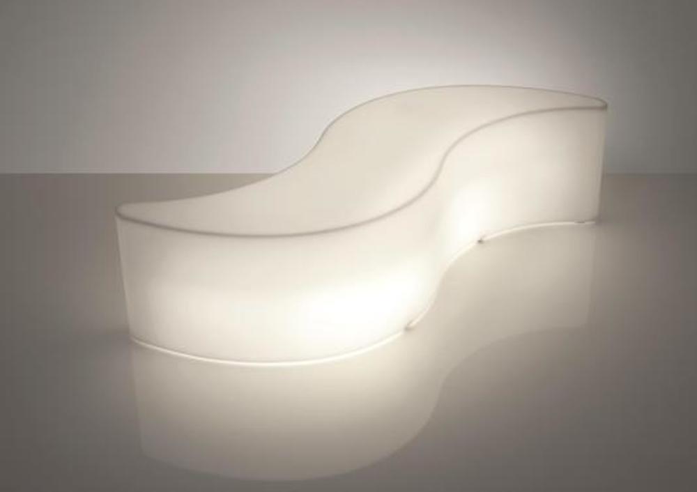 Siège lumineux en forme de tilde 3