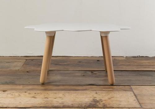 Table basse nuage avec pieds en bois