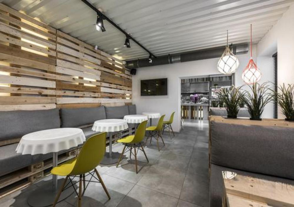 Table en forme de capsule 2