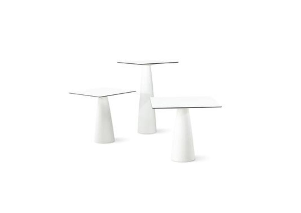 Grande table carrée avec pied conique 2