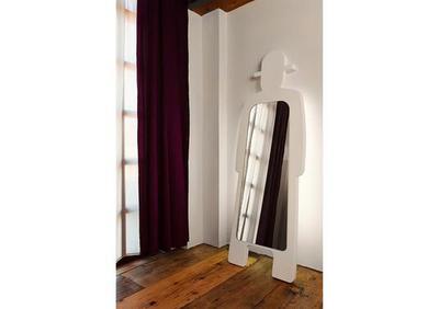 Miroir en forme d'homme en chpeau melon