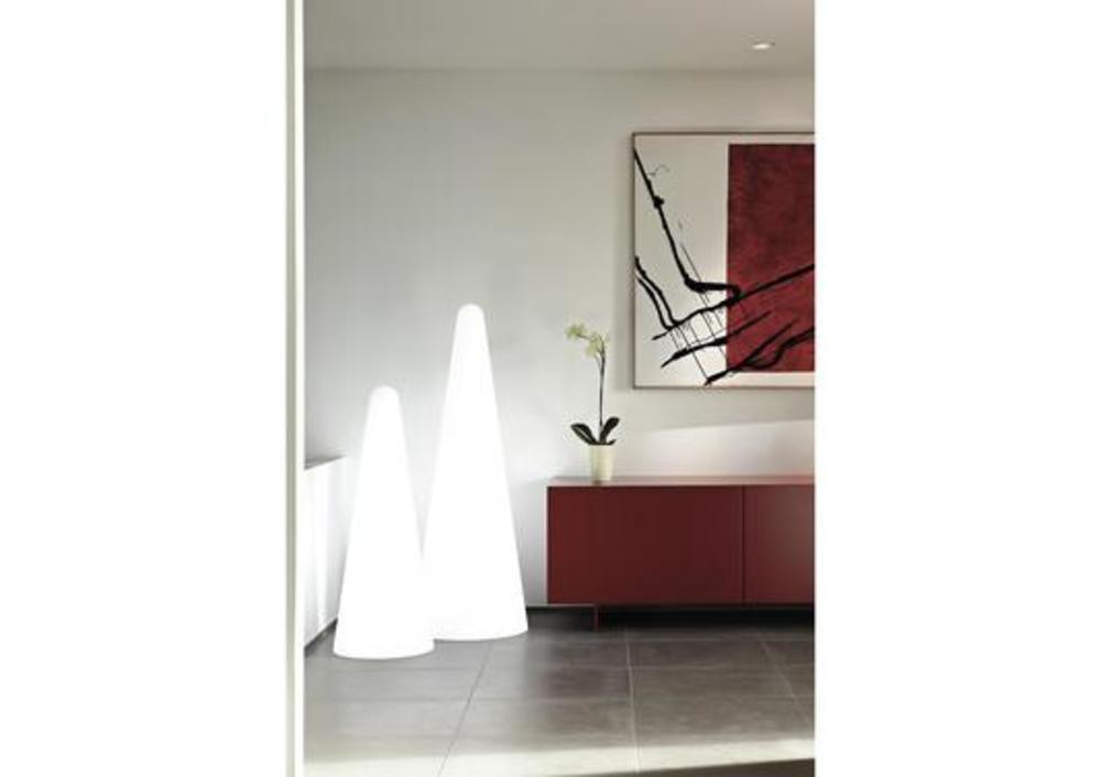 Lumière conique à poser au sol