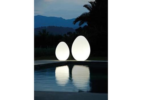 Œuf géant lumineux