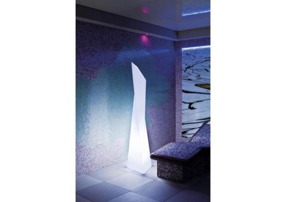 Tour asymétrique lumineuse