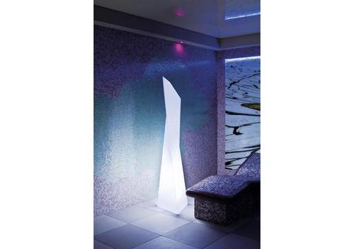 Tour asymétrique lumineuse