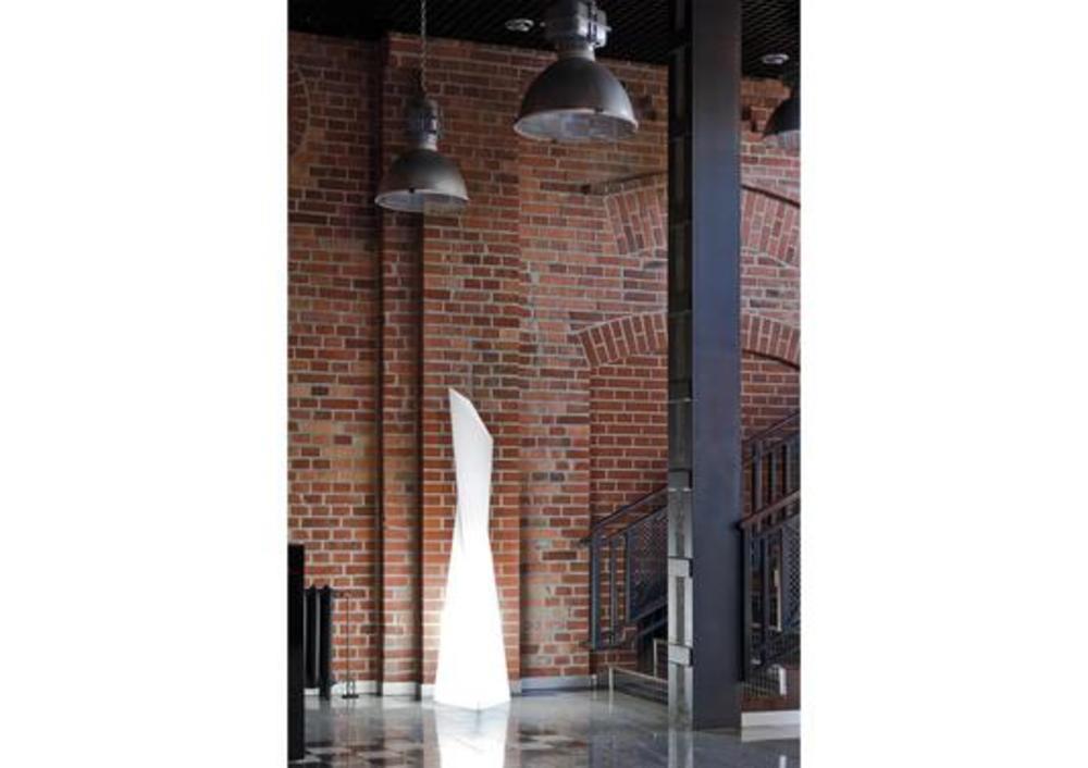 Tour asymétrique lumineuse 3