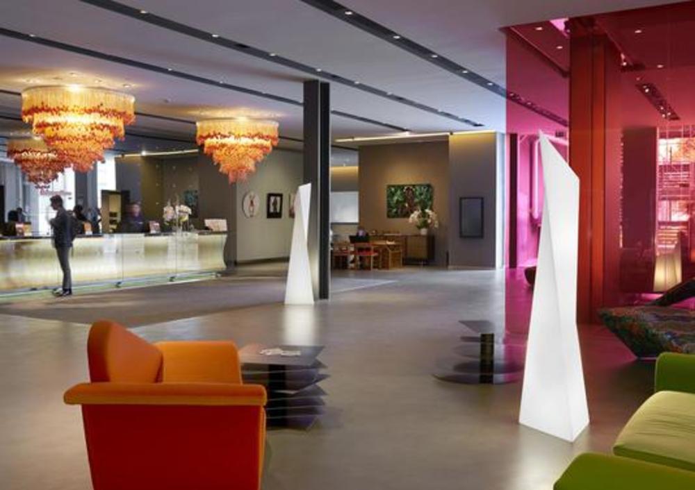 Tour asymétrique lumineuse 4