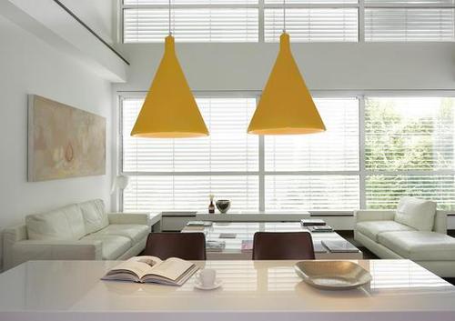 Suspension conique moderne aux couleurs vives