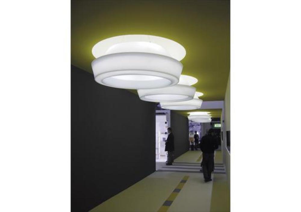 Suspension ronde à deux niveaux avec plafonnier lumineux