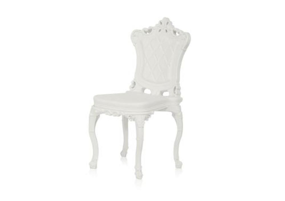 Chaise à la structure ornée 2