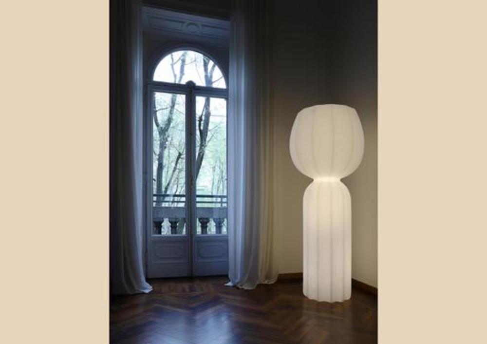 Grande lampe en forme de quille 1