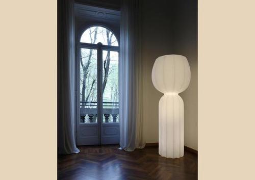 Grande lampe en forme de quille