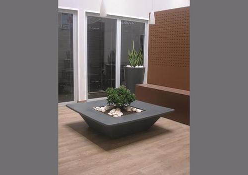 Pot au plateau carré et petite base