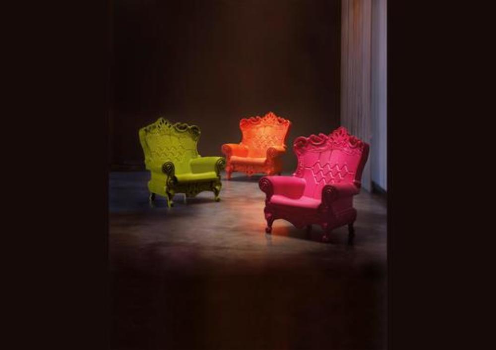 Fauteuil à la structure ornée 2