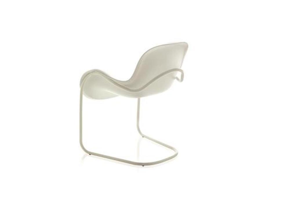 Chaise avec assise pleine et structure légère 3