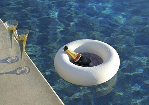 Seau à champagne flottant et coloré