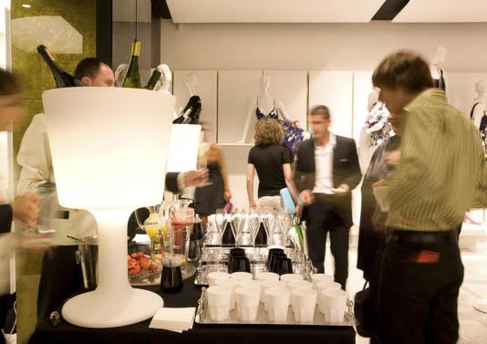 Seau à champagne lumineux en forme de verre à pied 4