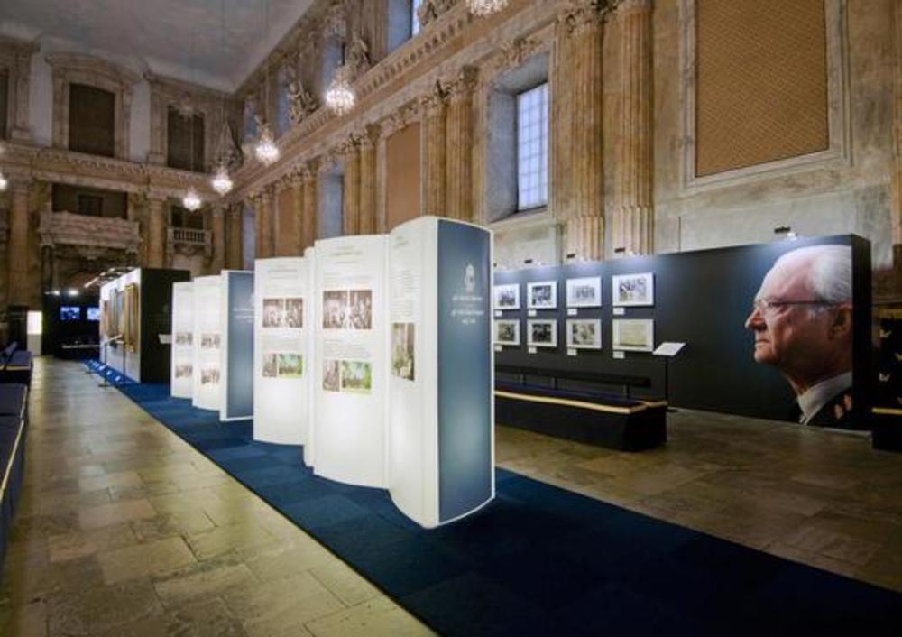 Panneau d'affiche triface lumineux