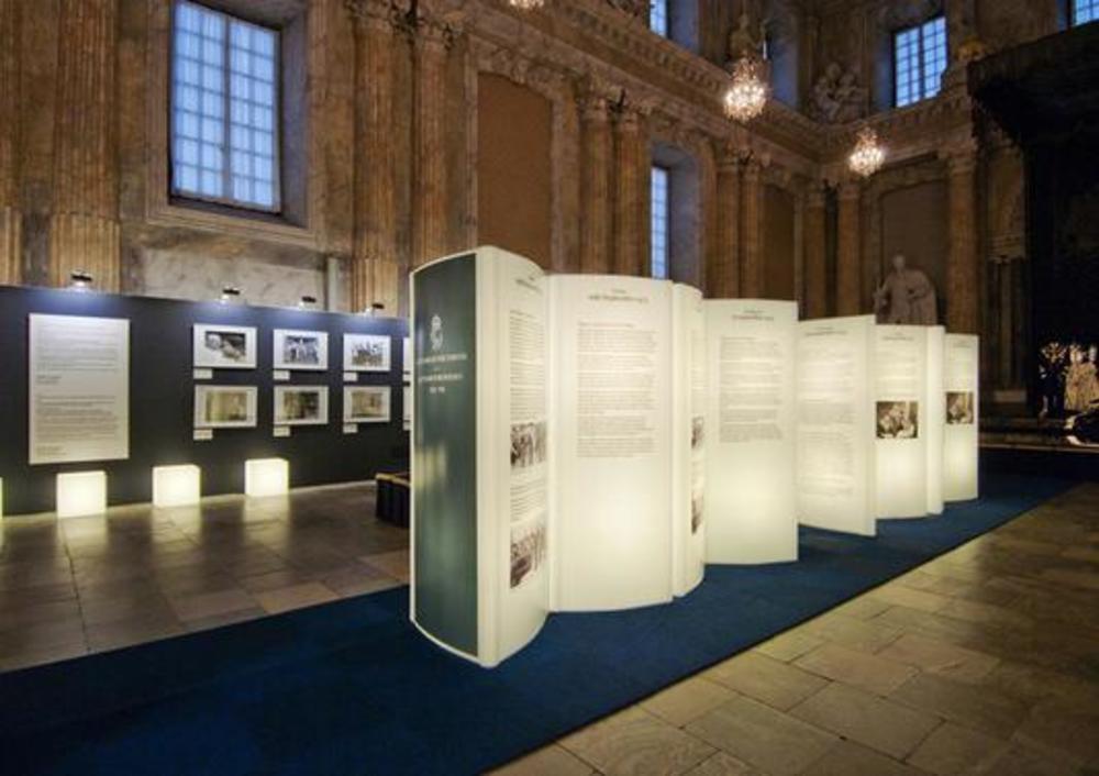 Panneau d'affiche triface lumineux 2