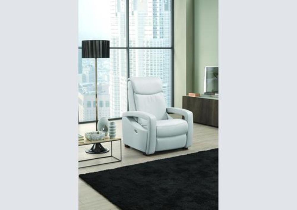 Fauteuil avec accoudoirs ajourés