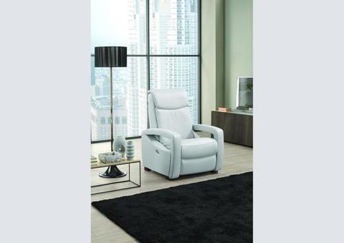 Fauteuil avec accoudoirs ajourés