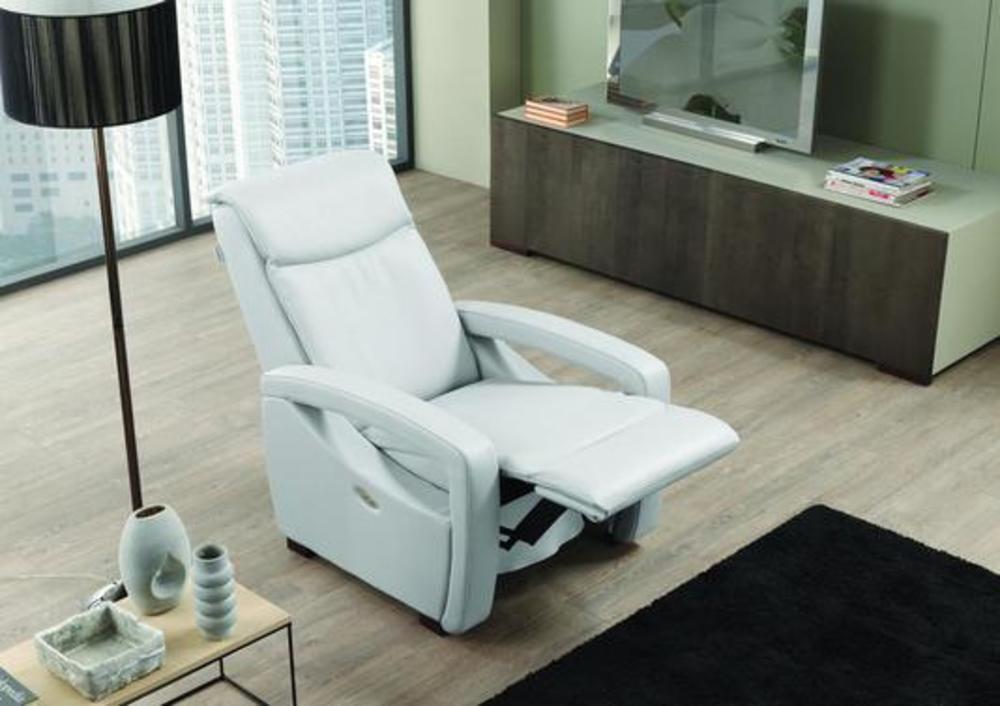 Fauteuil avec accoudoirs ajourés 2