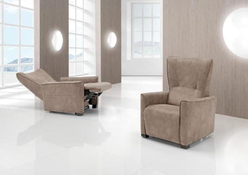 Fauteuil marron avec passepoil