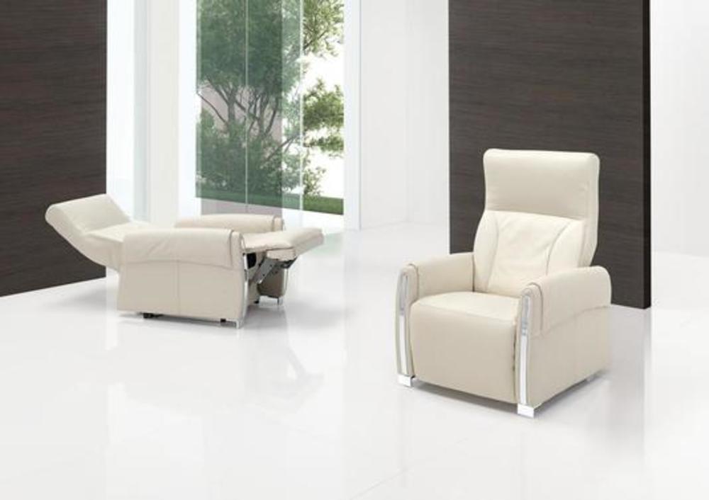 Fauteuil blanc original avec bandes métalliques