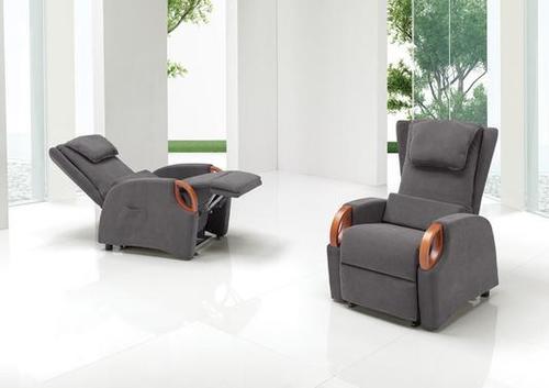 Fauteuil gris avec coussin lombaire et appuie tête