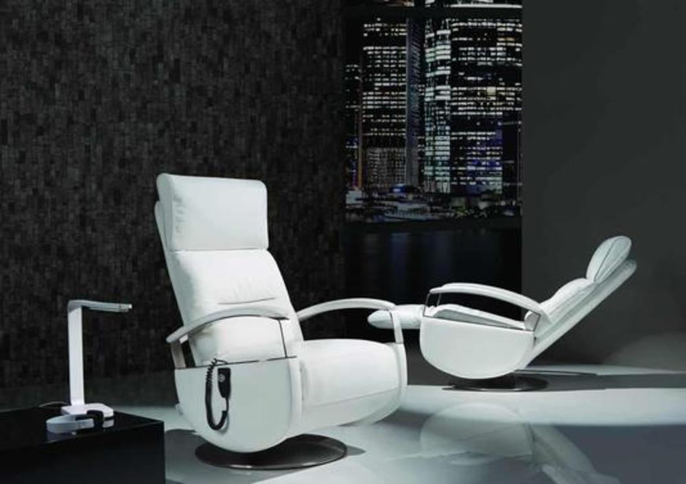 Fauteuil pivotant avec accoudoirs ajourés et pied rond 2