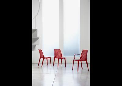 Chaise contemporaine empilable