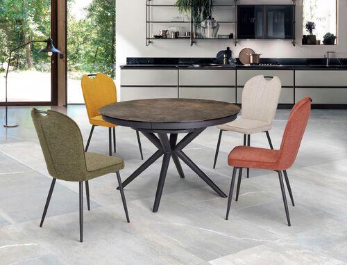 Chaise en tissu coloré avec poignée