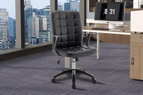 Chaise de bureau rembourrée avec accoudoirs