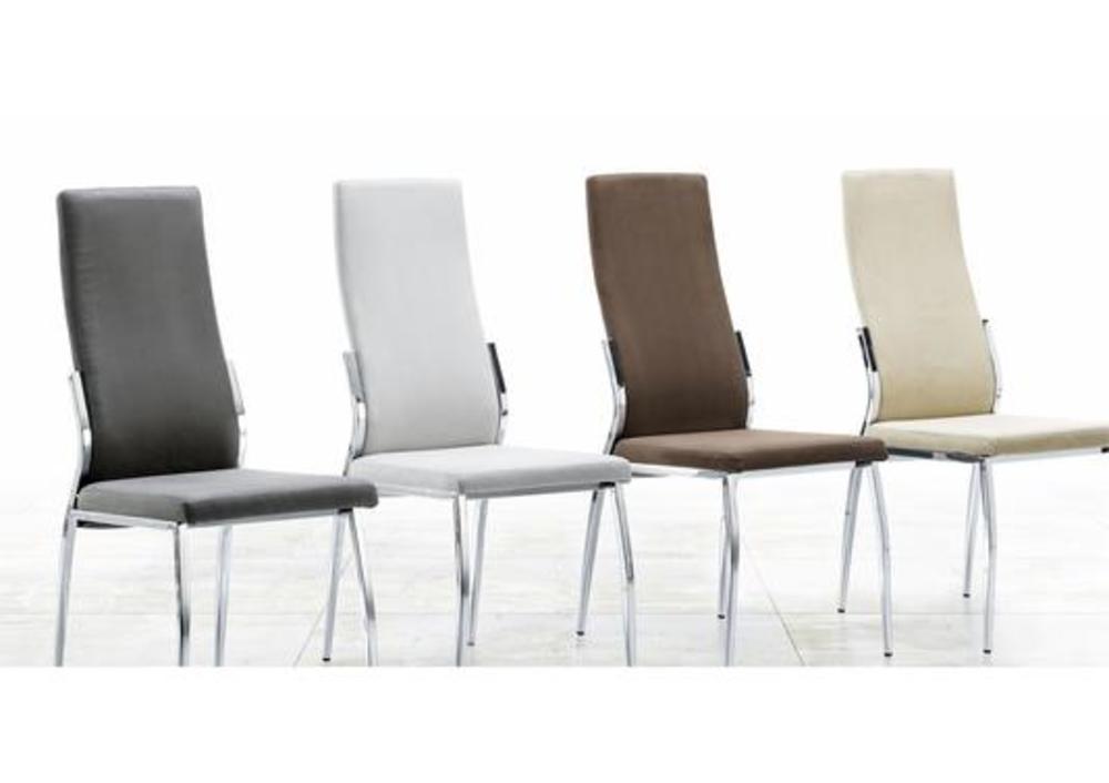 Chaise en cuir avec pieds en inox marqués